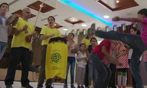 ONG oferece capoeira para crianças refugiadas palestinas