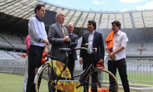 Representantes da Holanda conhecem o Mineirão