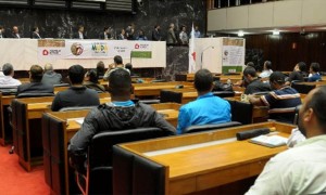 Ciclo de Debates apontou problemas e alternativas ao futebol brasileiro.