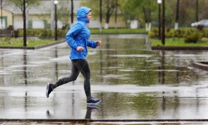 Correr na chuva: quatro dicas para evitar problemas