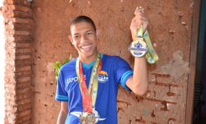 Cléber Júnior  inspira-se em Ayrton Senna para quebrar recordes no atletismo