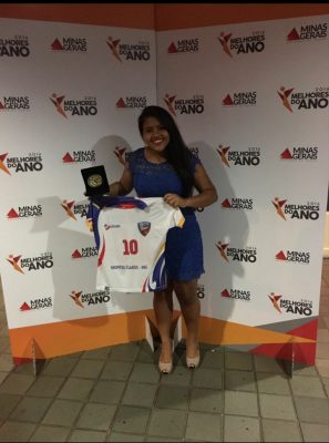 Ana Maria Rodrigues recebendo prêmio Melhores do Ano 2016/ Foto: Acervo pessoal