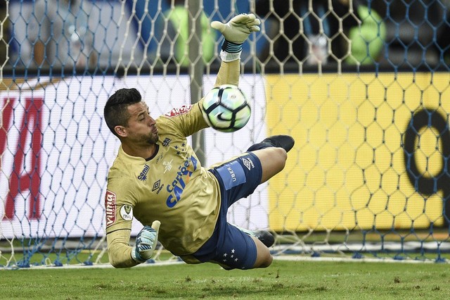 Fábio defendeu a cobrança de Diego e garantiu o pentacampeonato do Cruzeiro na Copa do Brasil (Foto: Agência I7)