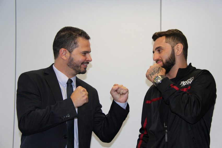 Leo Boyka com o Secretário de Esportes, Arnaldo Gontijo; (Foto: SEESP/MG)