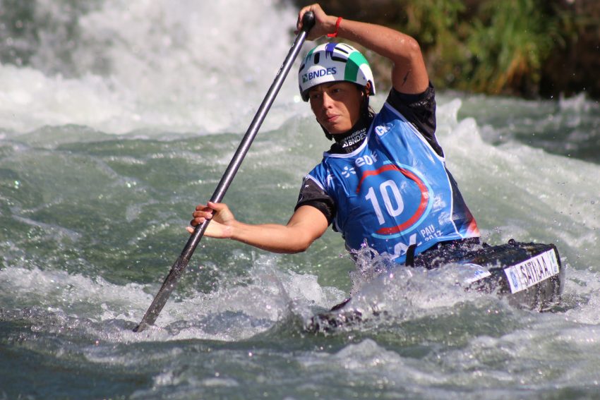 Mineira treina no Paraná e conquistou duas medalhas no Mundial disputado na França (Foto: Confederação Brasileira de Canoagem)