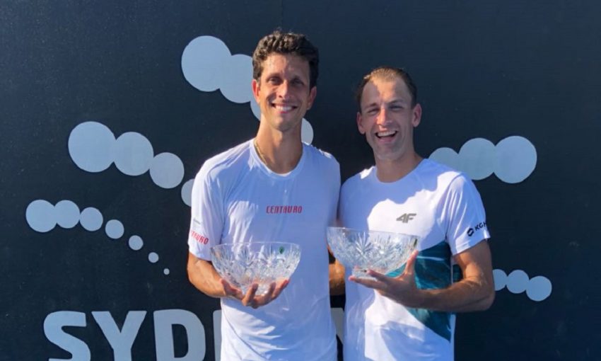 Marcelo Melo e Lukasz Kubot conquistam torneio preparatório para o Aberto da Austrália (Foto: PETER PARKS / AFP)