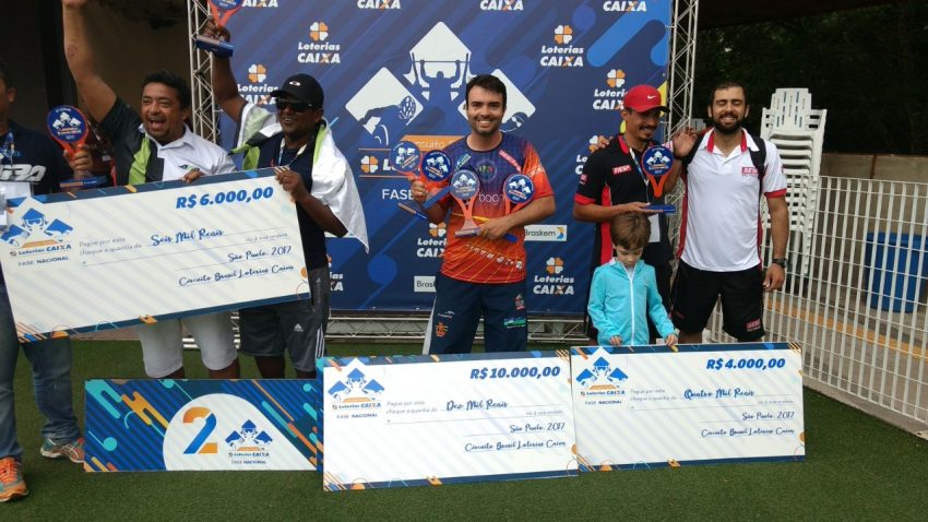 Leandro Garcia no lugar mais alto do pódio no Circuito Loterias Caixa de 2017 (Foto: acervo pessoal)