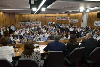 A Comissão de Desenvolvimento Econômicos discutiu as mudanças nas regras de repasse do ICMS propostas pelo PL 4.773/17. (Foto: Daniel Protzne)