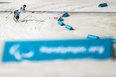 Brasileiro acabou sofrendo queda durante uma das descidas na competição. (Foto: Reprodução/CPB)